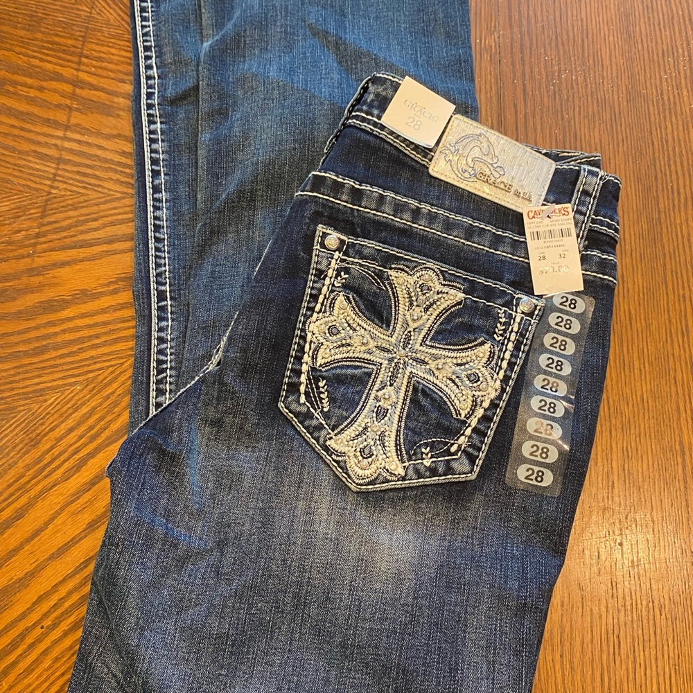 Grace in LA Women's Boot Cut Jeans with Embroidered Pocket. Size 28x32